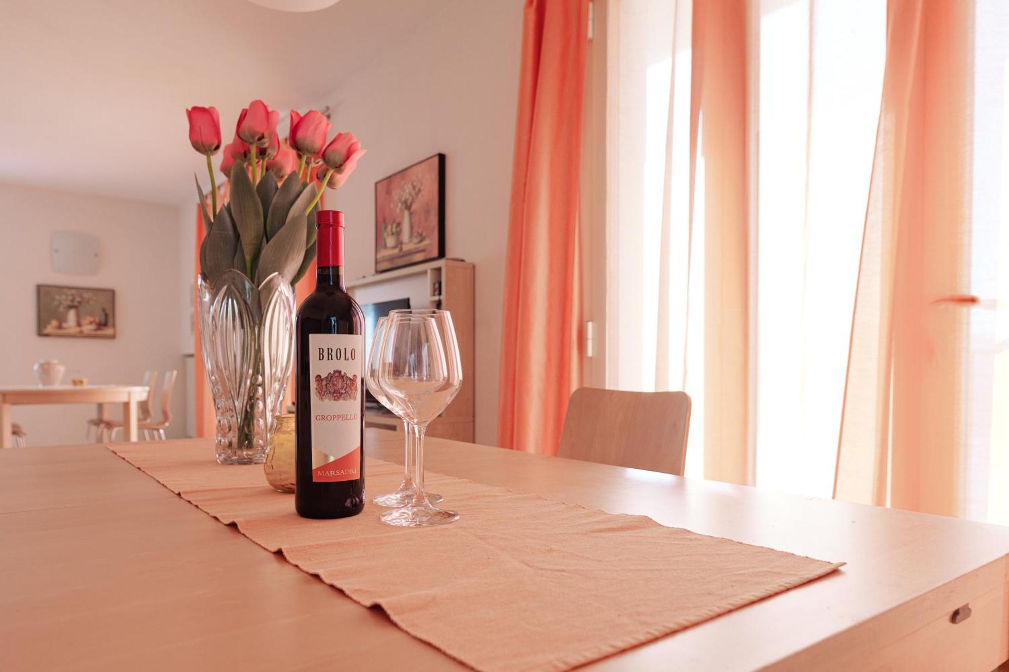 טיניאלה Casa Navla' Appartamenti "Ulivi"- "Fiori" -"Velieri"-"Luna"-"Nido"-"Taverna" מראה חיצוני תמונה